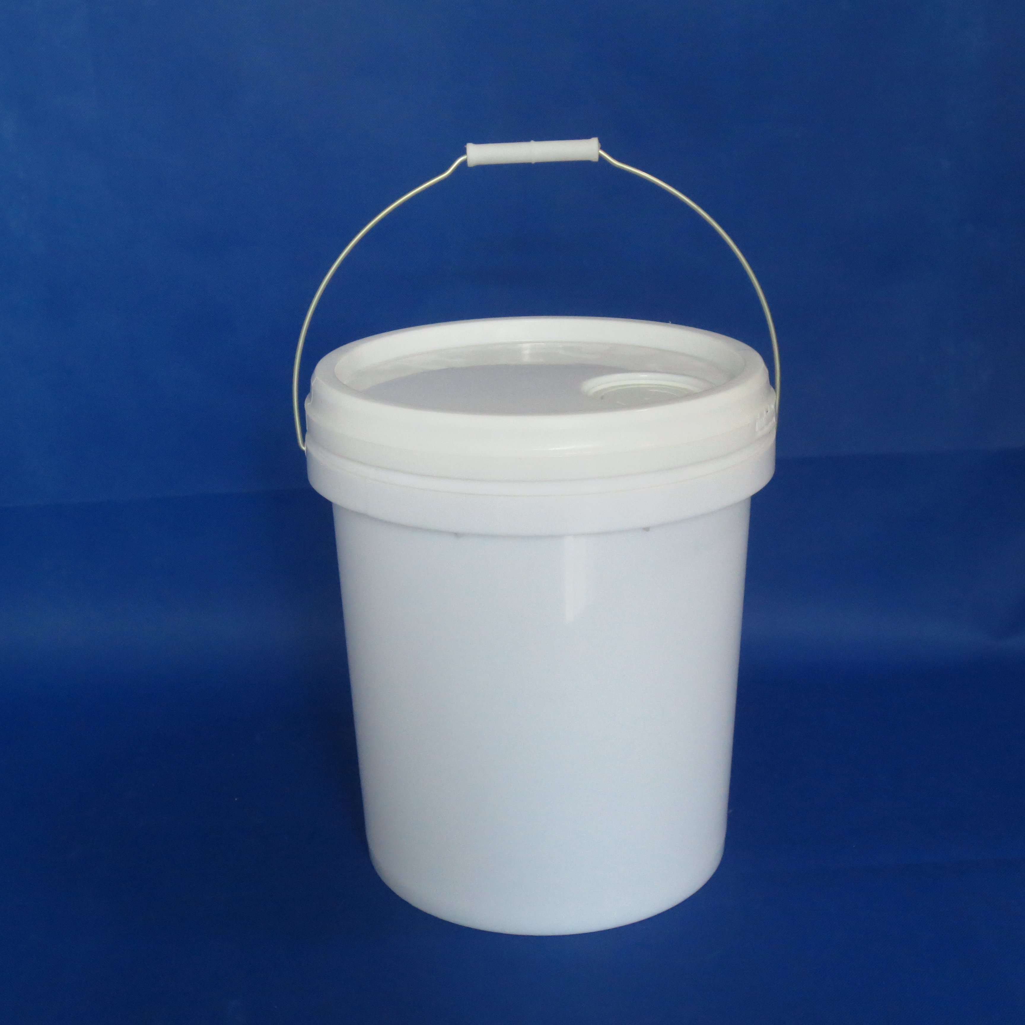 plastic packaging solvent barrel
